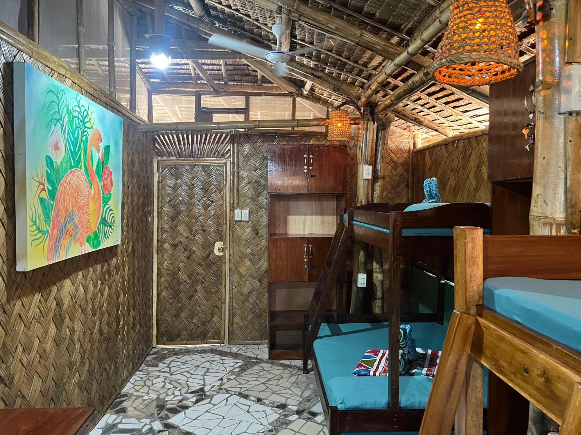Bamboo Nest Beachfront Puerto Princesa ภายนอก รูปภาพ